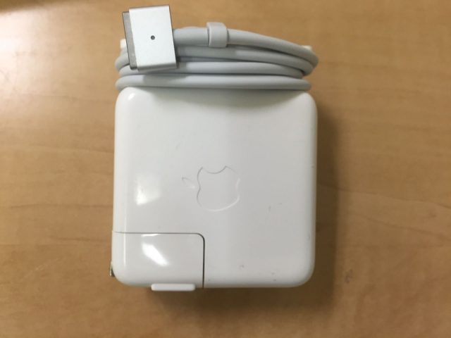 Sạc MacBook MF841