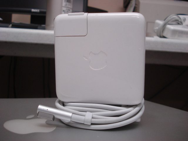 Sạc Macbook A1342