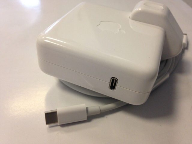 Sạc Macbook Pro MPXT2