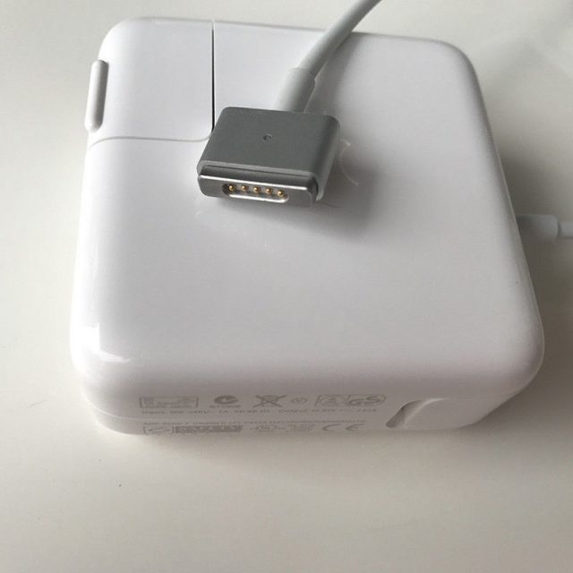 Sạc Macbook pro A1424