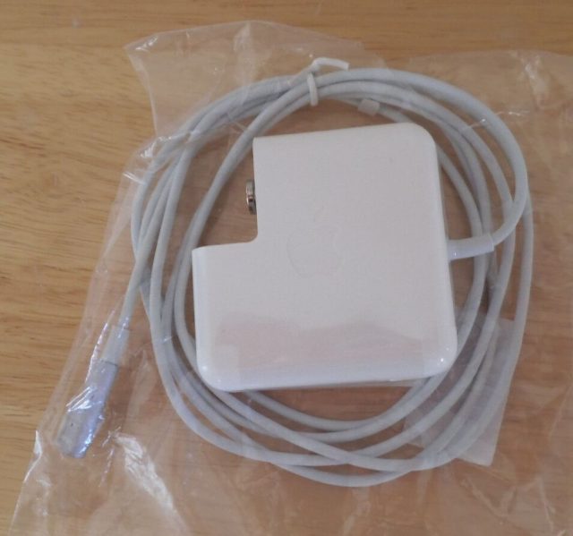 Sạc macbook pro A1185